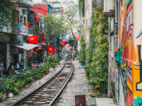 HanoiTrainStreet2 800x600 1