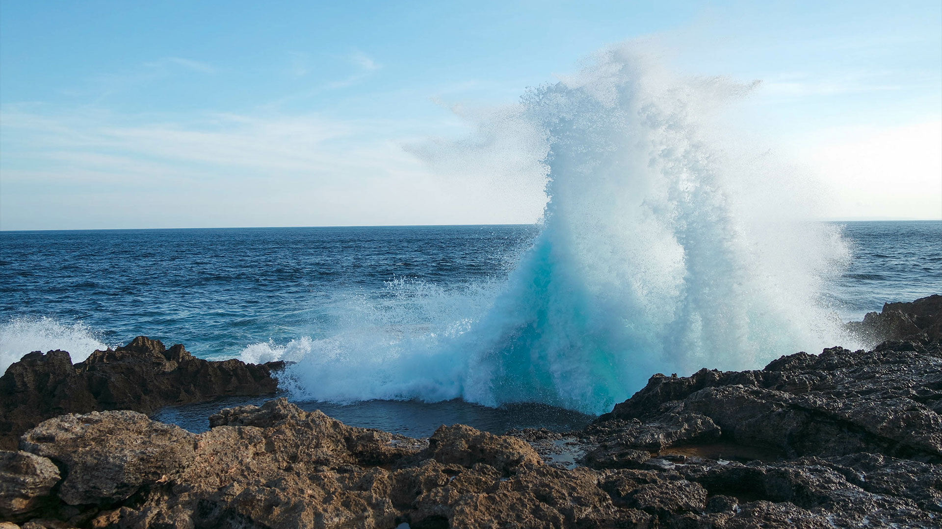 Huge waves crashing onto the rocks at The Devils Tears, Nusa Lembongan, Bali, Indonesia